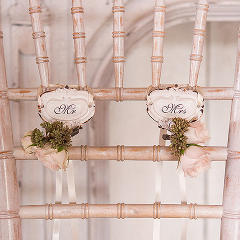 Shabby Chic Hook Set with Mr. and Mrs. Inscription White